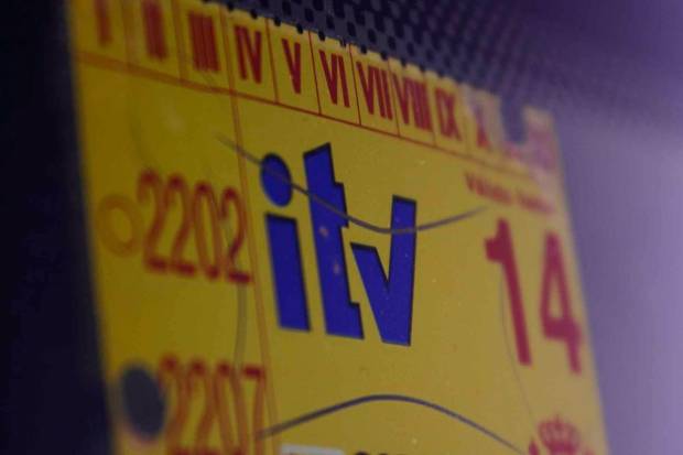 Sí, puedes recurrir una multa por ITV desfavorable o caducada, pero solo en estos casos