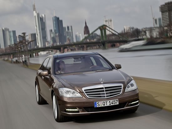 Mercedes renueva sus motores V6 y V8: gasolina con consumo de diesel.