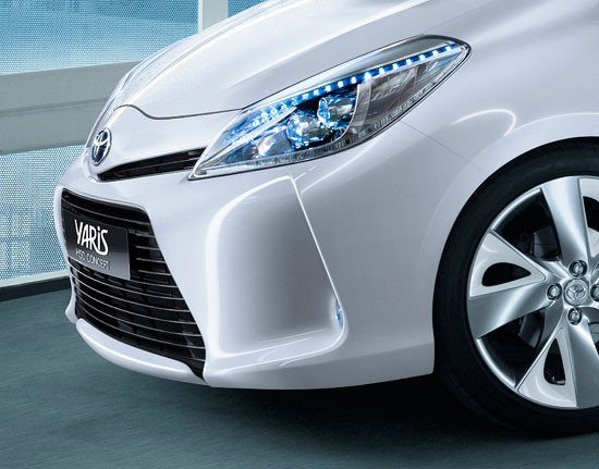 Toyota completa la gama de coches híbridos con el Yaris HSD