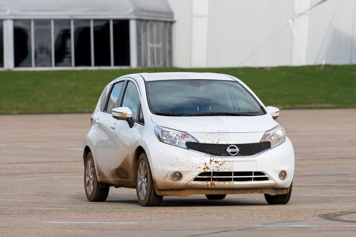 Nissan crea el coche que no se ensucia