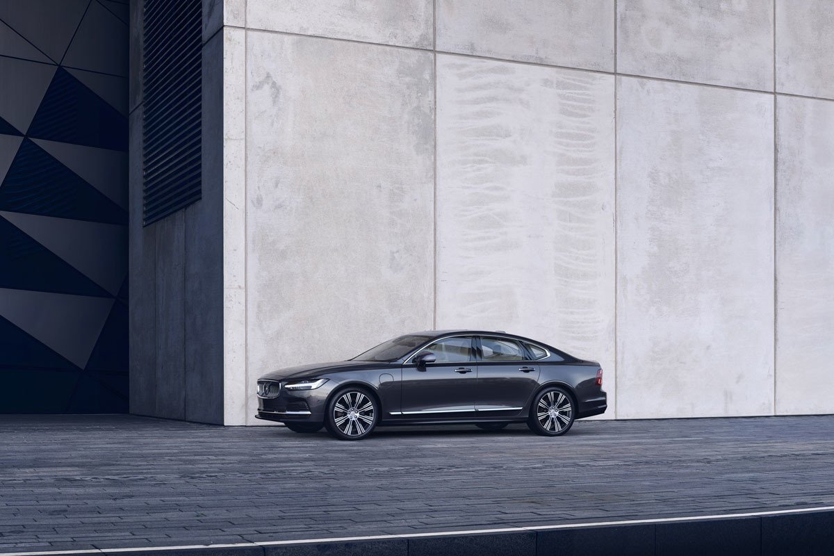 Volvo renueva sus S90 y V90 e incluye motores híbridos ligeros