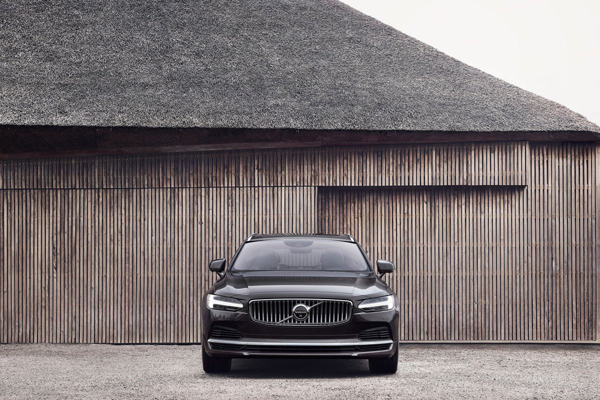 Volvo renueva sus S90 y V90 e incluye motores híbridos ligeros