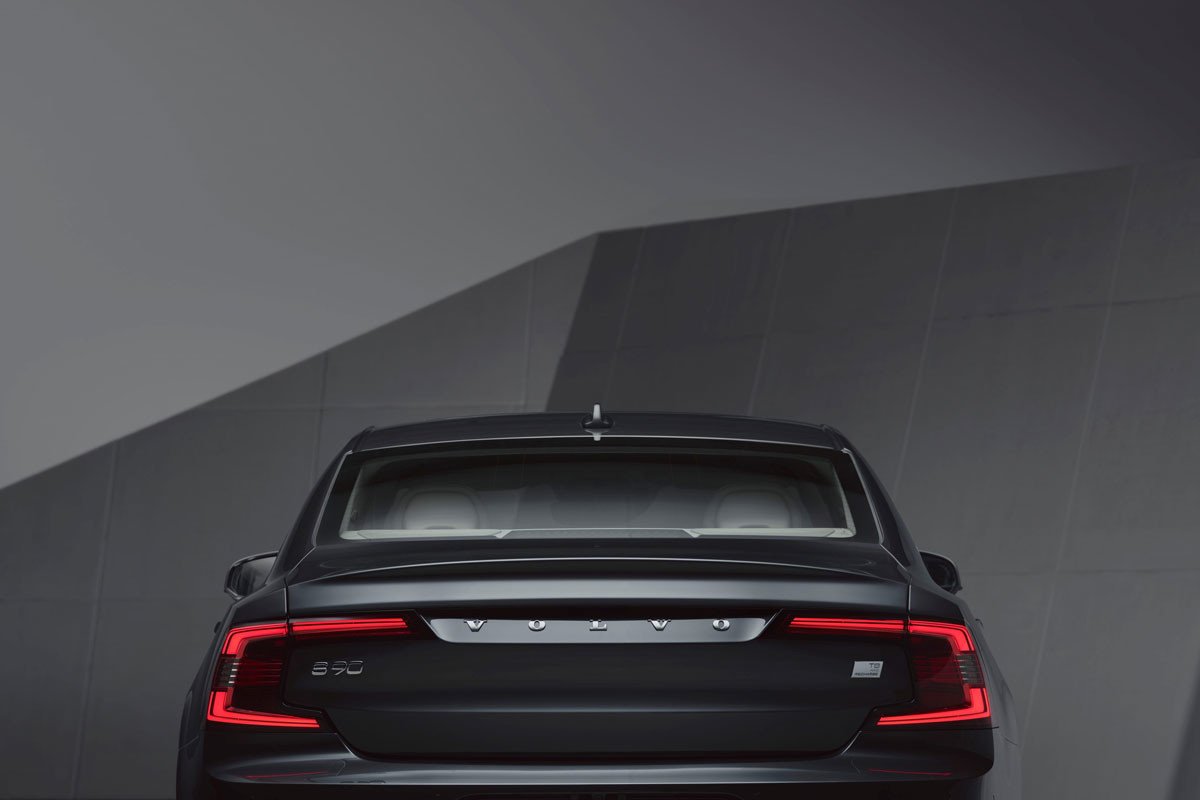 Volvo renueva sus S90 y V90 e incluye motores híbridos ligeros