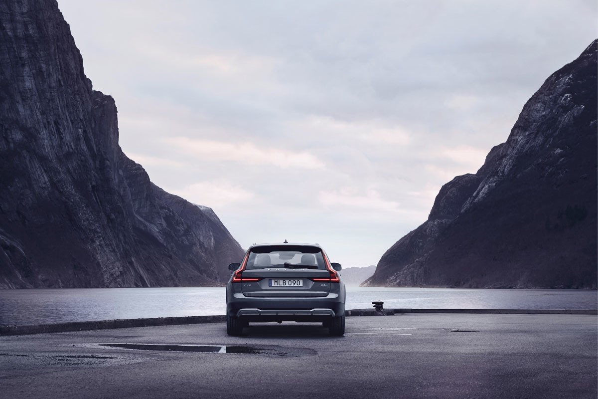 Volvo renueva sus S90 y V90 e incluye motores híbridos ligeros