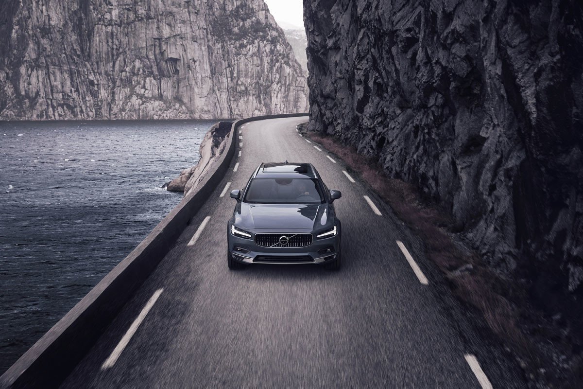 Volvo renueva sus S90 y V90 e incluye motores híbridos ligeros