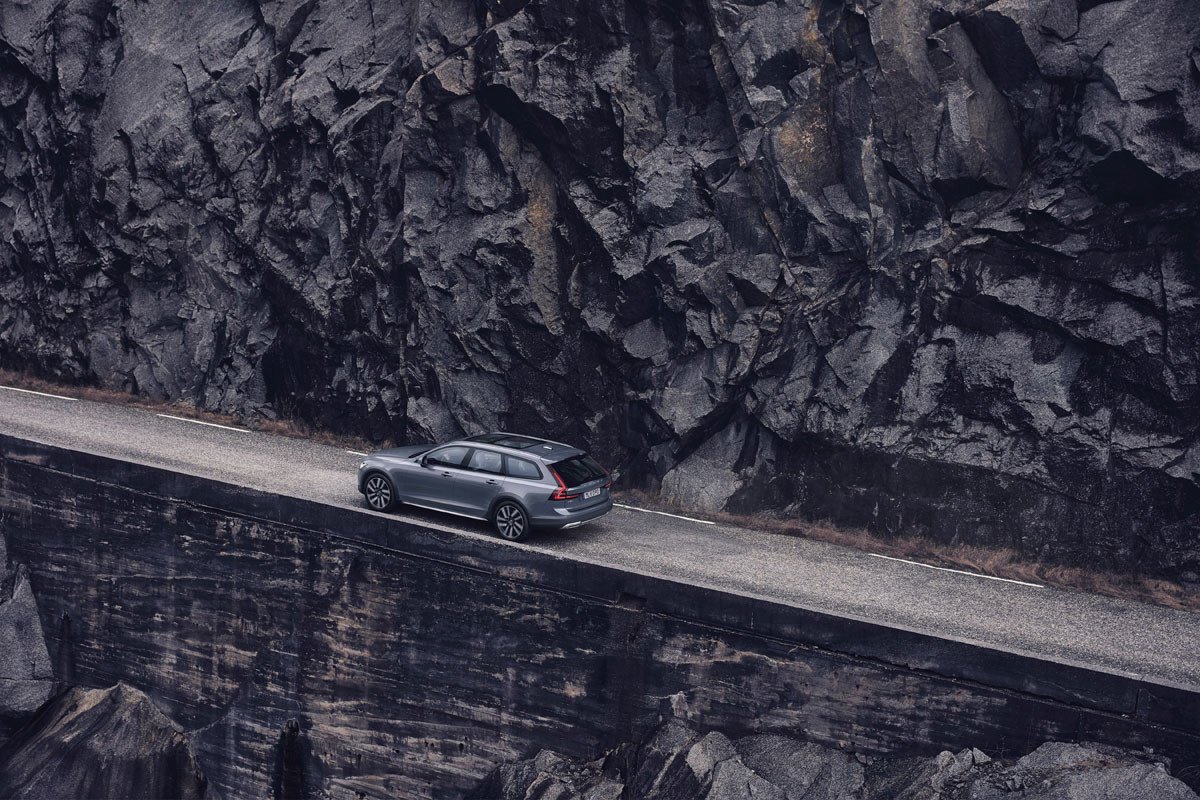 Volvo renueva sus S90 y V90 e incluye motores híbridos ligeros