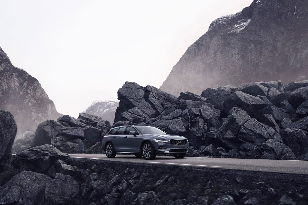 Volvo renueva sus S90 y V90 e incluye motores híbridos ligeros