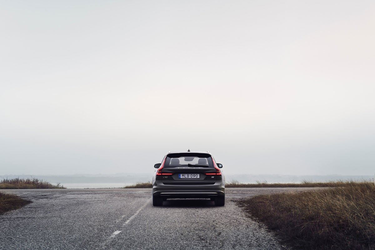 Volvo renueva sus S90 y V90 e incluye motores híbridos ligeros
