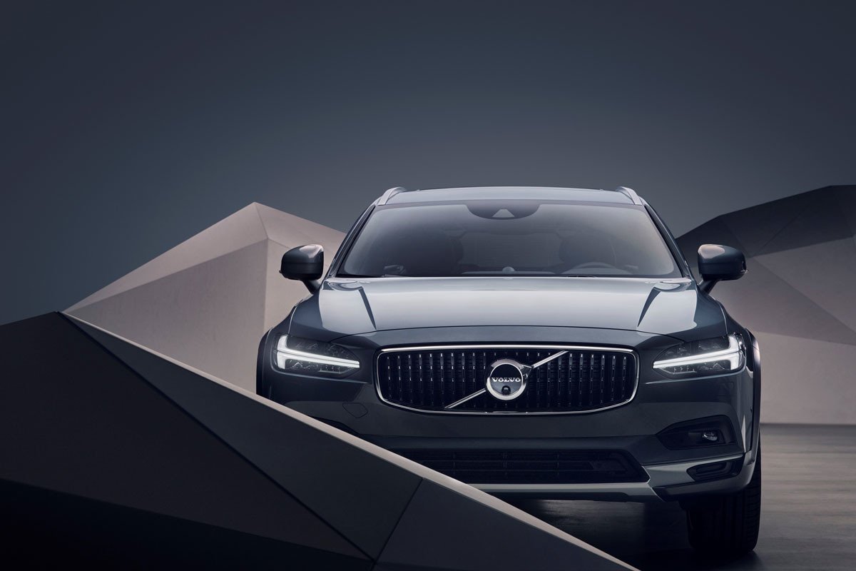Volvo renueva sus S90 y V90 e incluye motores híbridos ligeros