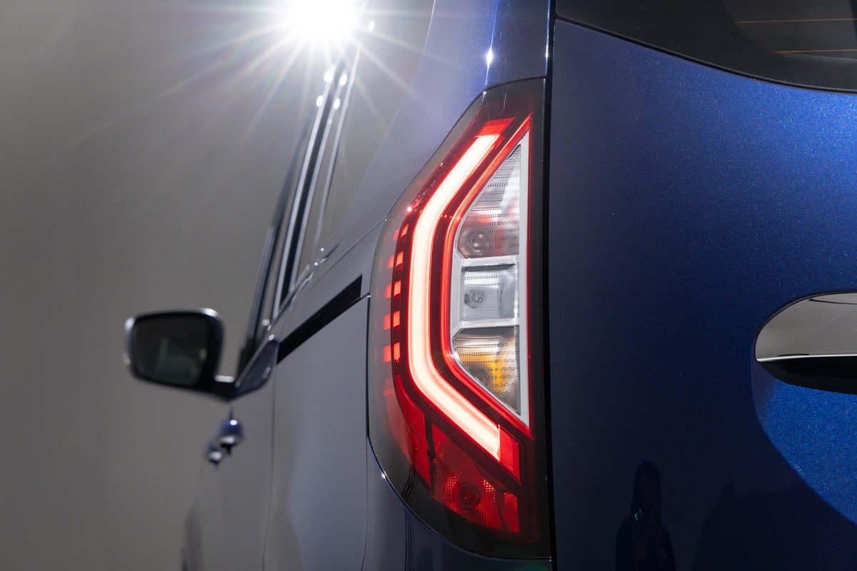Renault Kangoo Combi E-Tech: eléctrica por primera vez en la versión de pasajeros