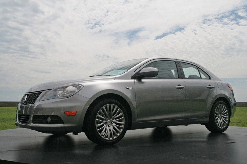 Suzuki Kizashi, el coche de las mil caras