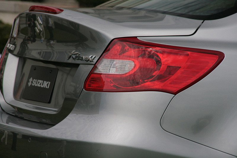 Suzuki Kizashi, el coche de las mil caras