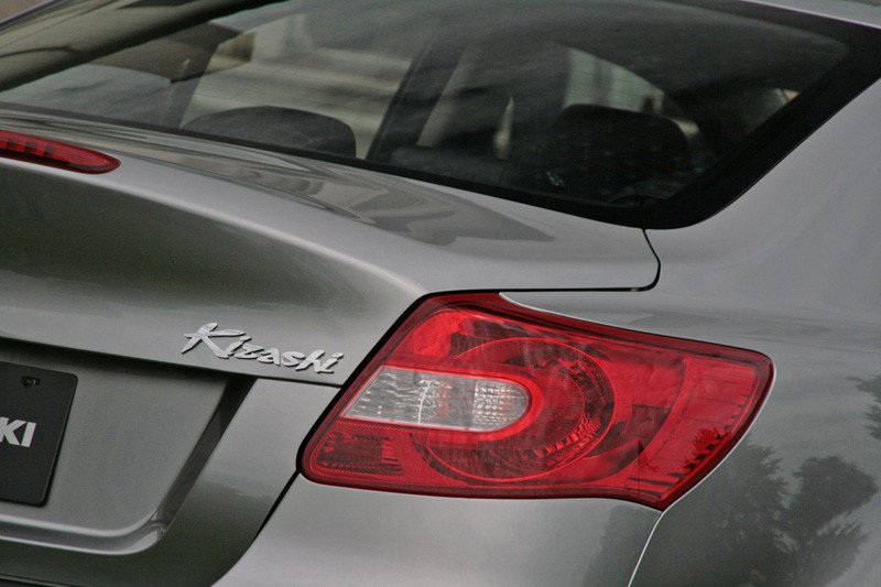 Suzuki Kizashi, el coche de las mil caras