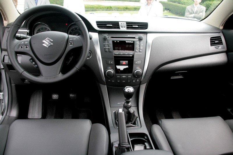 Suzuki Kizashi, el coche de las mil caras