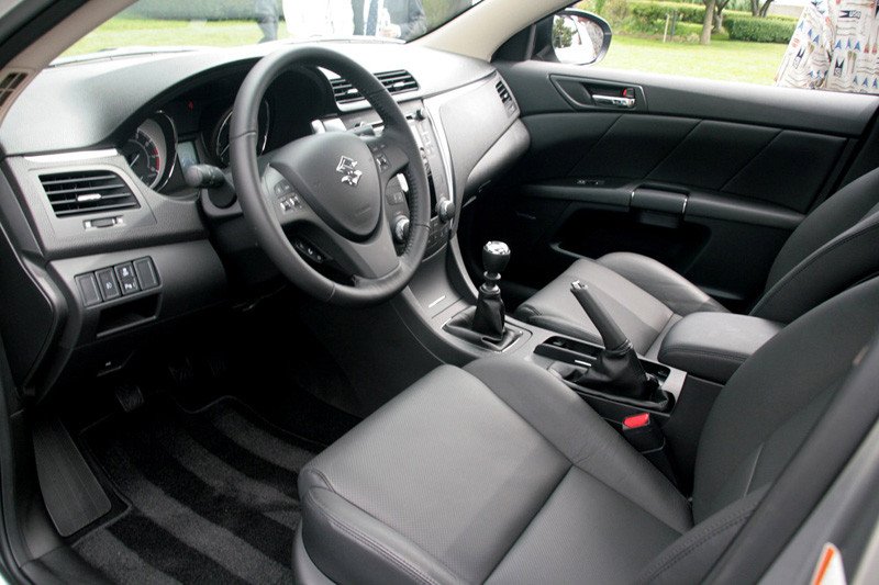 Suzuki Kizashi, el coche de las mil caras