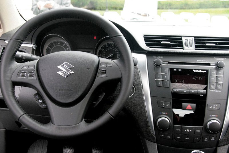 Suzuki Kizashi, el coche de las mil caras