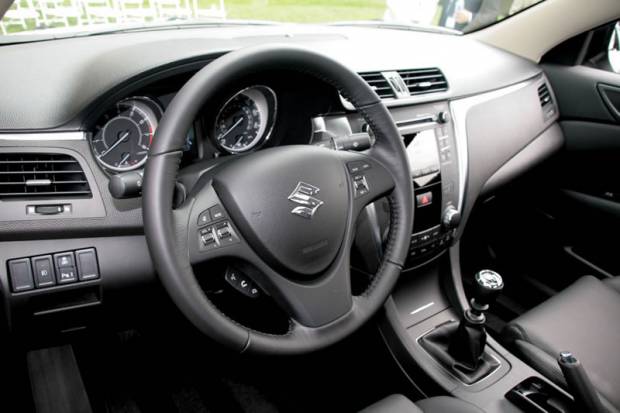 Suzuki Kizashi, el coche de las mil caras