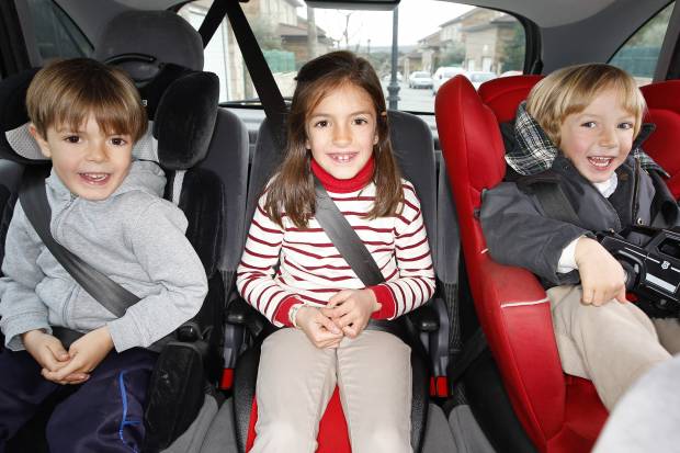 Seguridad infantil: cómo llevar a los niños en el coche