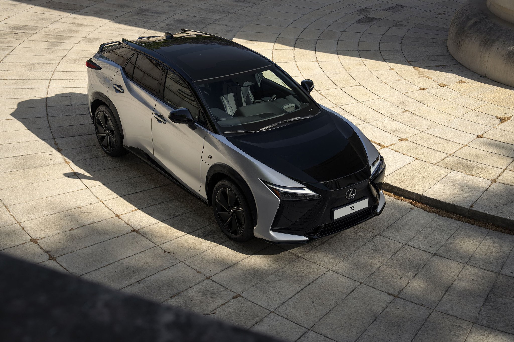 Lexus RZ 2026: motorizaciones más potentes con tracción total y volante de nave espacial