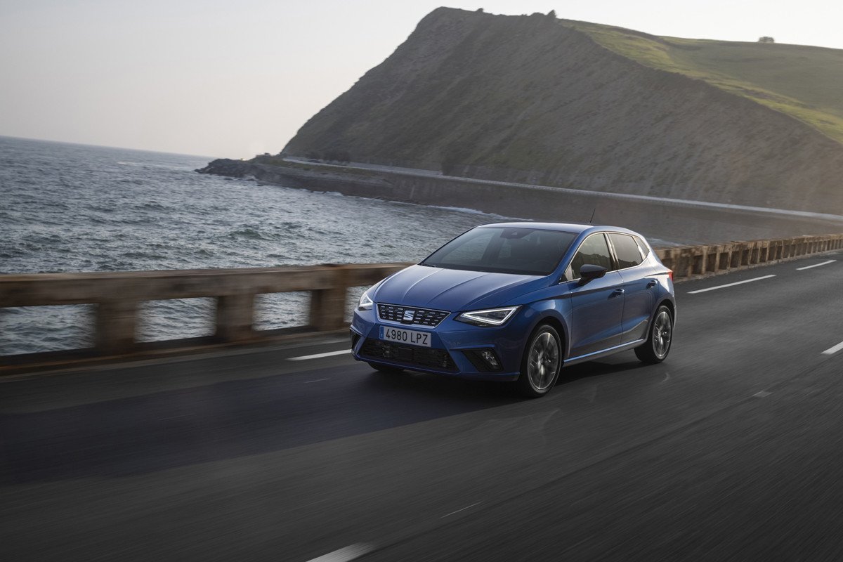 Comparativa SEAT Ibiza contra Skoda Fabia 1.0 TSI: duelo de utilitarios