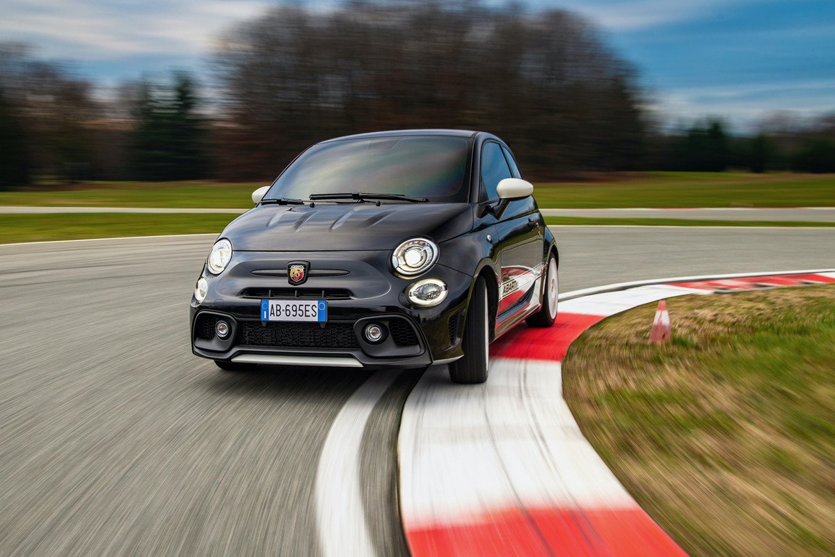 Abarth 695 Esseesse: una edición limitada en dos colores