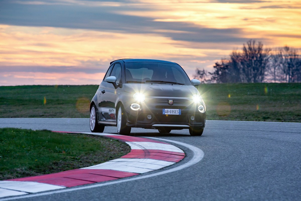 Abarth 695 Esseesse: una edición limitada en dos colores