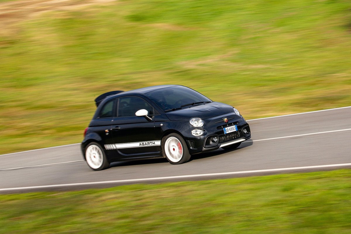 Abarth 695 Esseesse: una edición limitada en dos colores