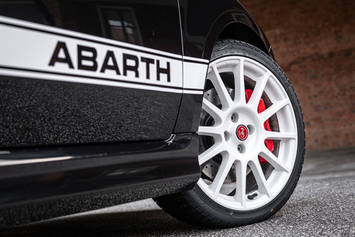 Abarth 695 Esseesse: una edición limitada en dos colores