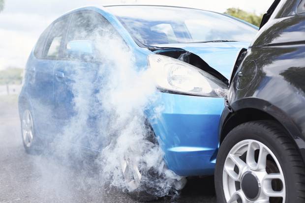 Cosas cotidianas en el coche que podrían causarnos accidente por distracción