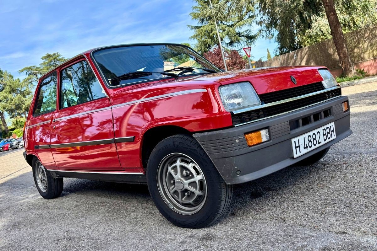 Probamos el Renault 5 clásico y el e-Tech frente a frente: enamorarse por partida doble