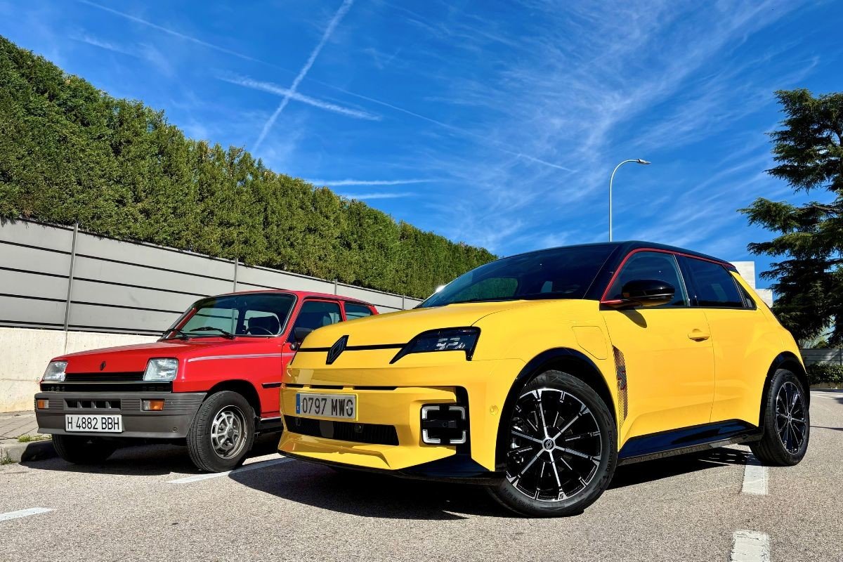 Probamos el Renault 5 clásico y el e-Tech frente a frente: enamorarse por partida doble