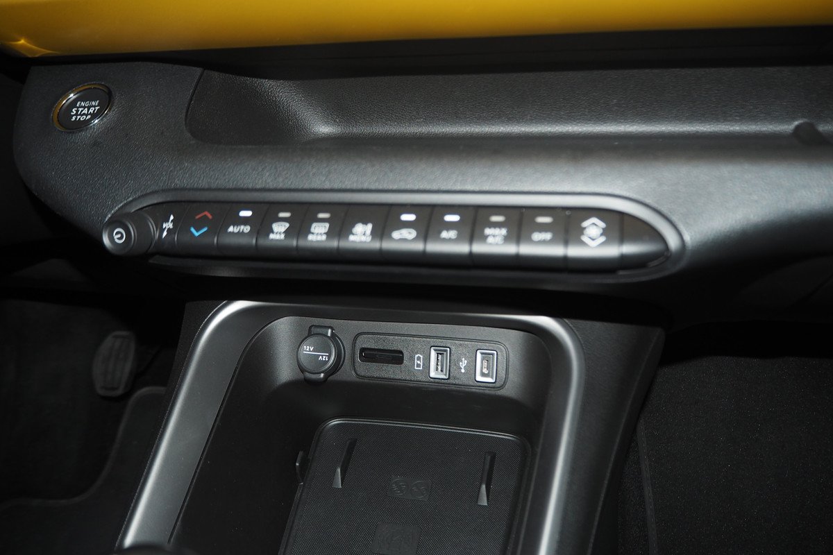 Prueba y opinión del Jeep Avenger gasolina: interior, precio y comportamiento 