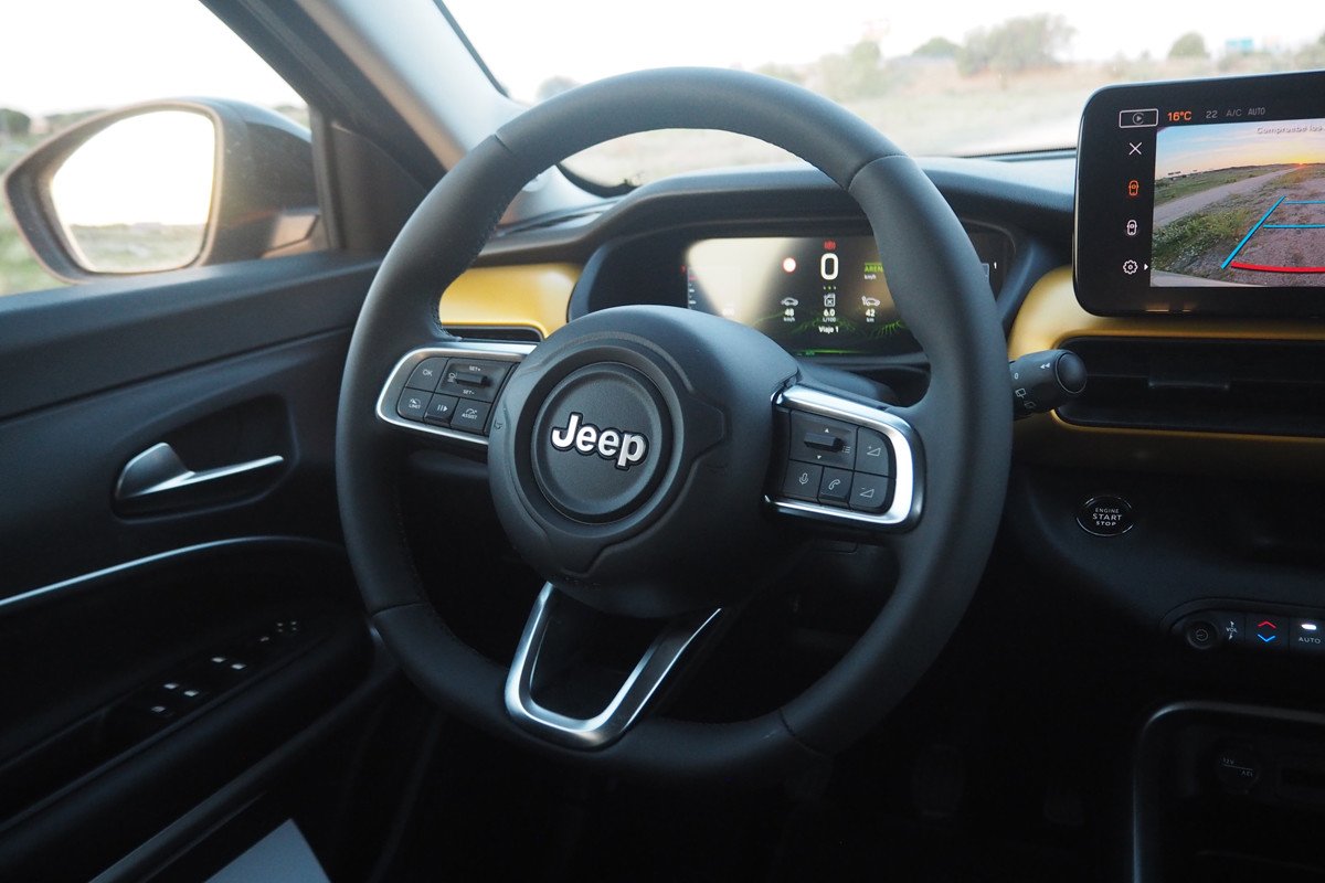 Prueba y opinión del Jeep Avenger gasolina: interior, precio y comportamiento 