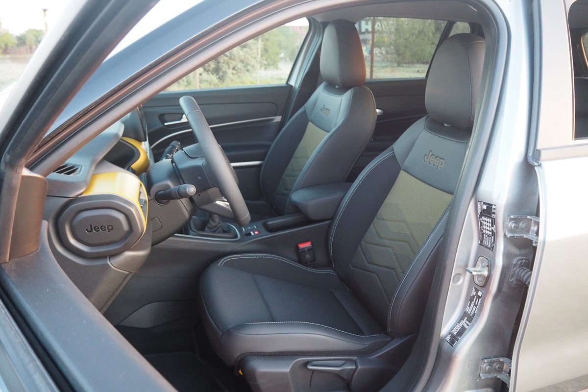 Prueba y opinión del Jeep Avenger gasolina: interior, precio y comportamiento 