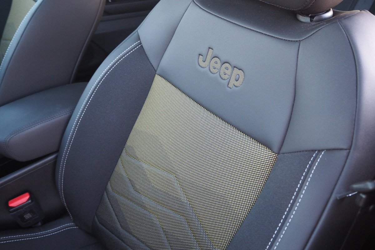 Prueba y opinión del Jeep Avenger gasolina: interior, precio y comportamiento 