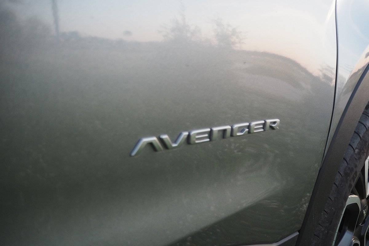 Prueba y opinión del Jeep Avenger gasolina: interior, precio y comportamiento 