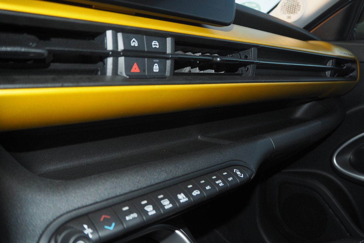 Prueba y opinión del Jeep Avenger gasolina: interior, precio y comportamiento 