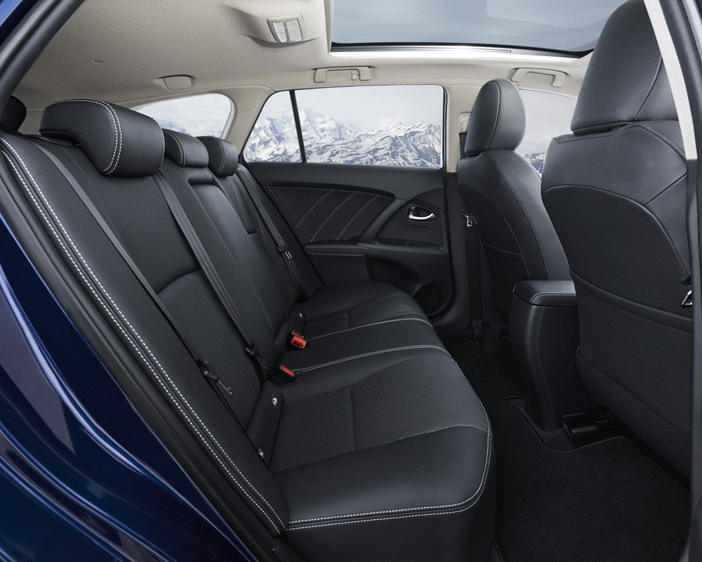 Nuevo Toyota Avensis 2016 con nuevo diseño y motores