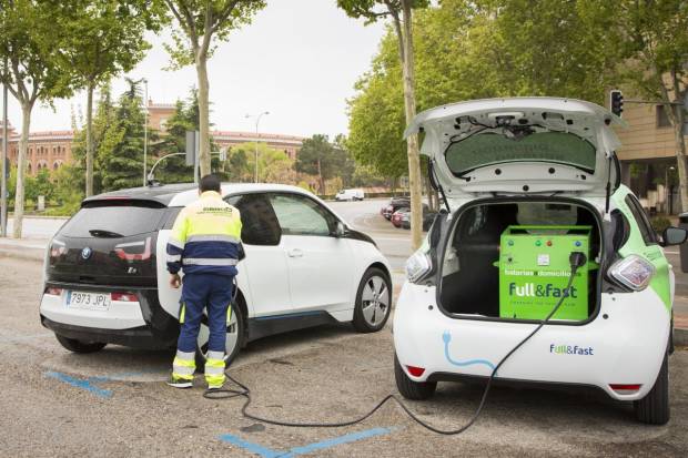 Una empresa te carga el coche eléctrico si te quedas sin batería