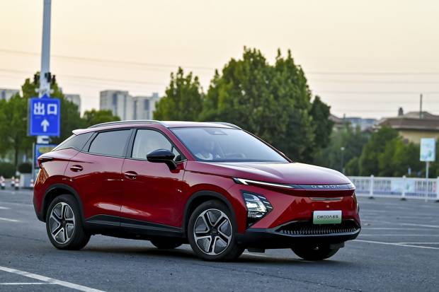Omoda 5 EV: llega un nuevo rival chino para los SUV eléctricos compactos