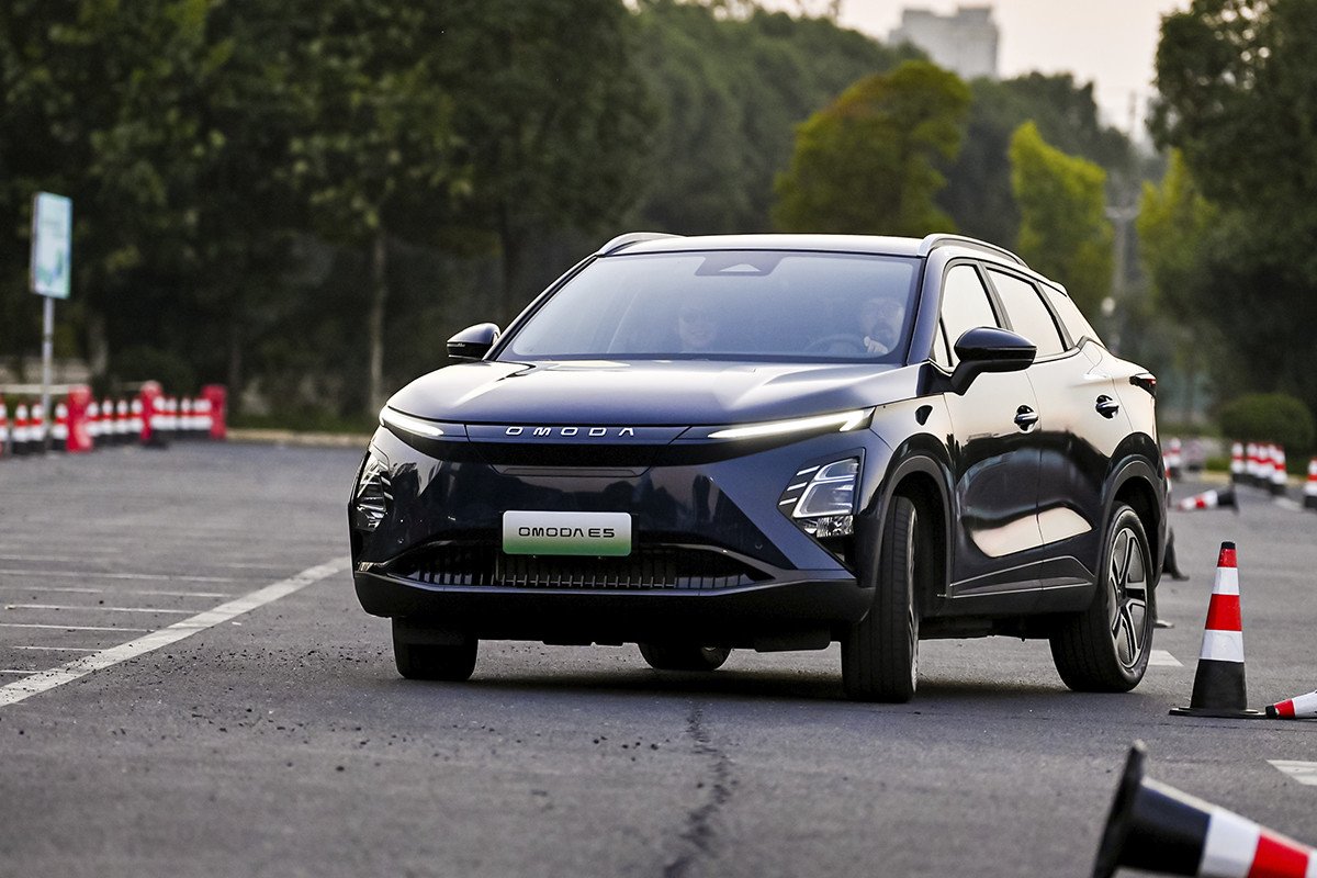 Omoda 5 EV: llega un nuevo rival chino para los SUV eléctricos compactos