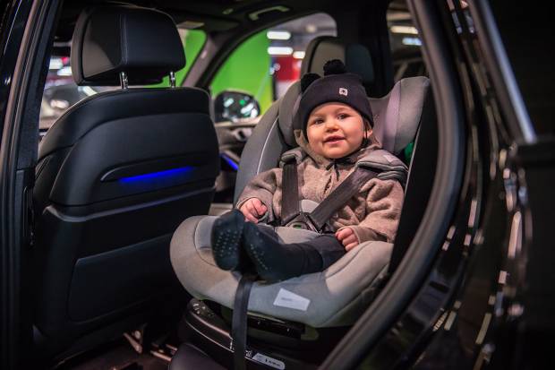 Cinco claves para que tu bebé recién nacido viaje seguro en el coche
