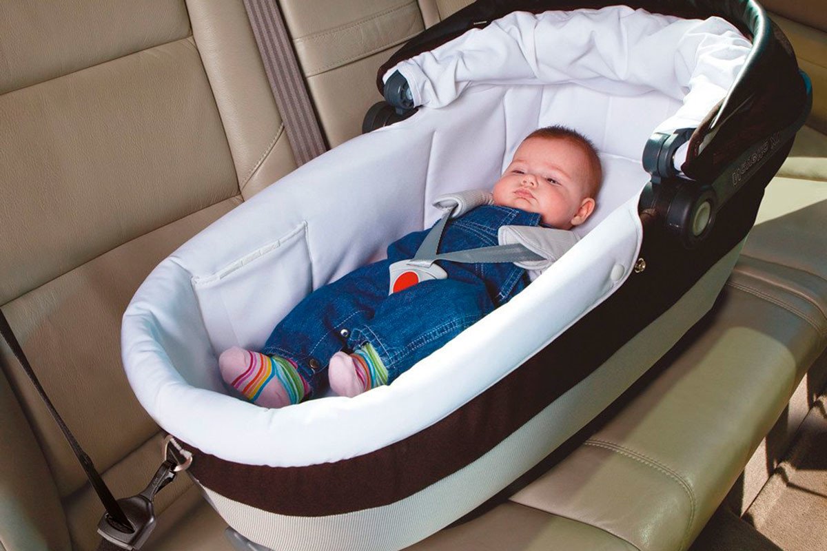Cinco claves para que tu bebé recién nacido viaje seguro en el coche