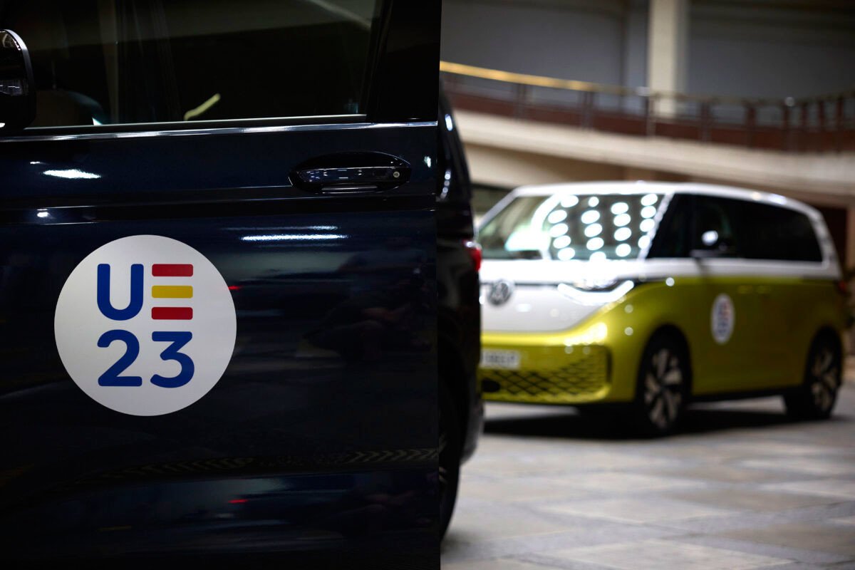 La presidencia española del Consejo de la UE se mueve en coches Volkswagen etiqueta CERO