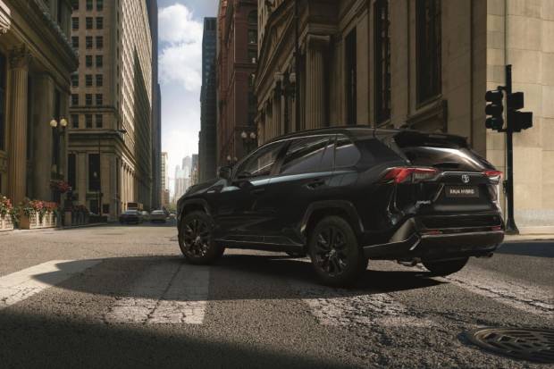 Toyota RAV4 híbrido 2021 'Black Edition': el batmovil japonés