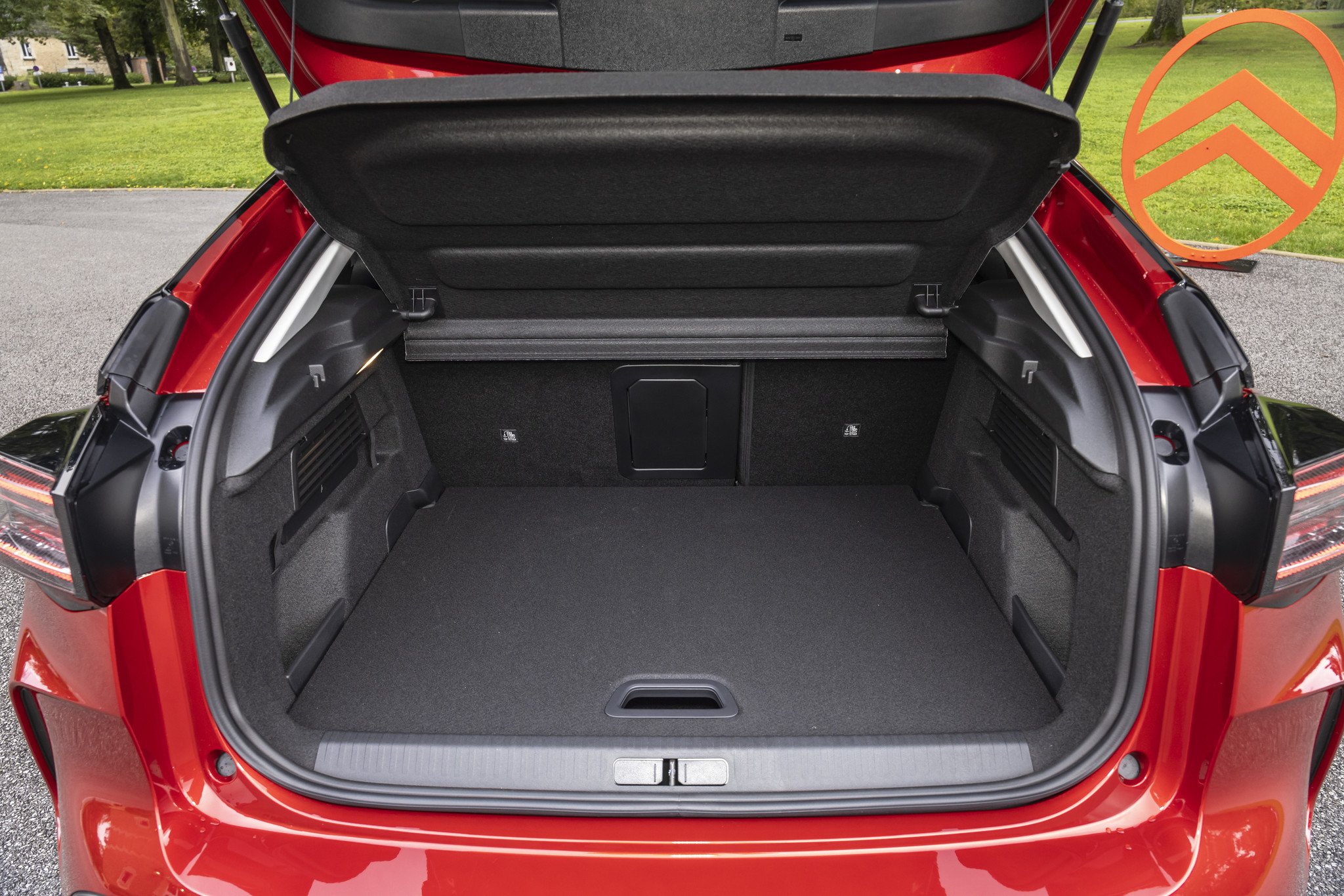 Nuevos Citroën C4 y C4 X 2024: Estrenan nuevo look exterior y se fabrican en España