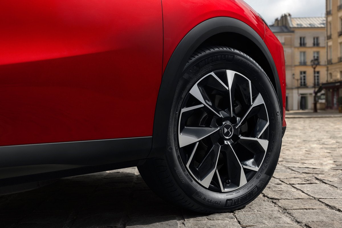 Nuevo DS 3: pequeño cambio de imagen, más tecnología y una versión eléctrica mejorada