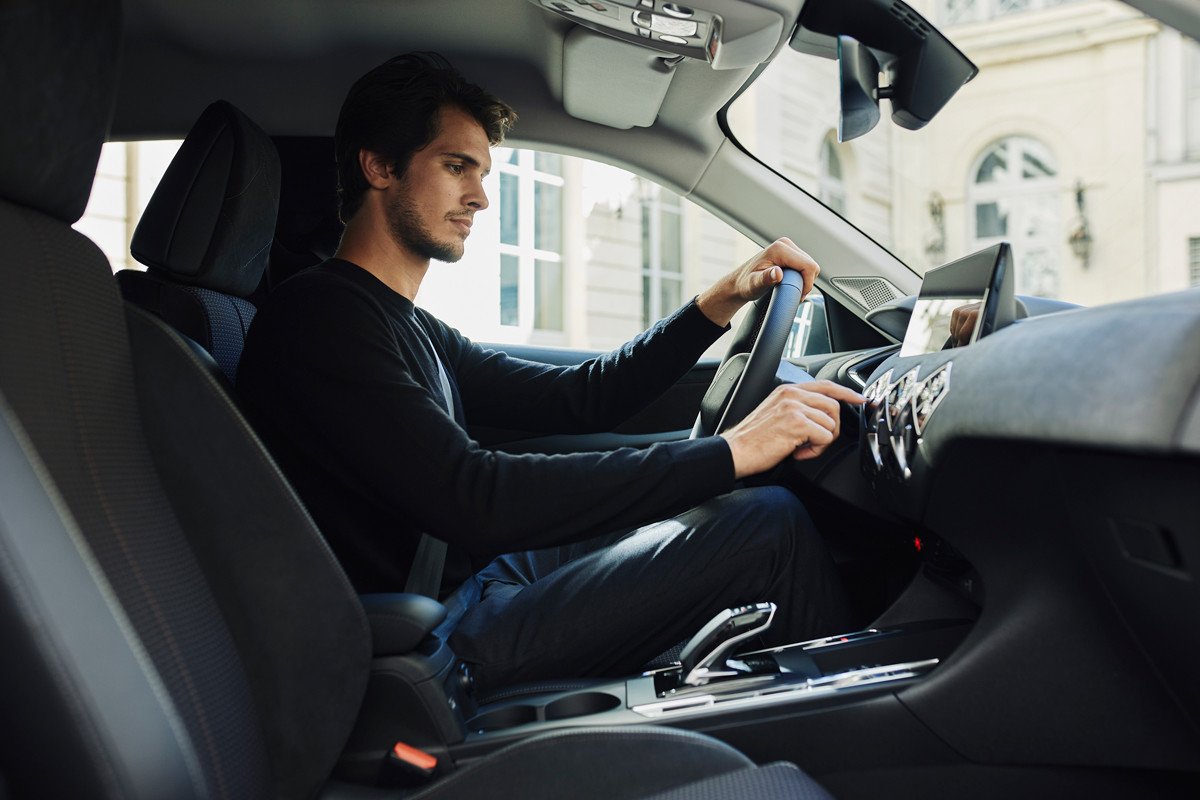 Nuevo DS 3: pequeño cambio de imagen, más tecnología y una versión eléctrica mejorada