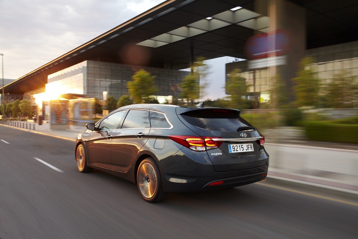 Nuevo Hyundai i40 Sedan y CW 2016: mejorando lo presente