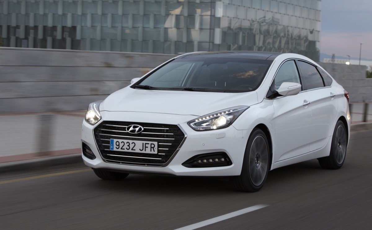 Nuevo Hyundai i40 Sedan y CW 2016: mejorando lo presente